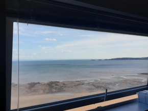 meridian tower Flat 2 bed near top floor sea views